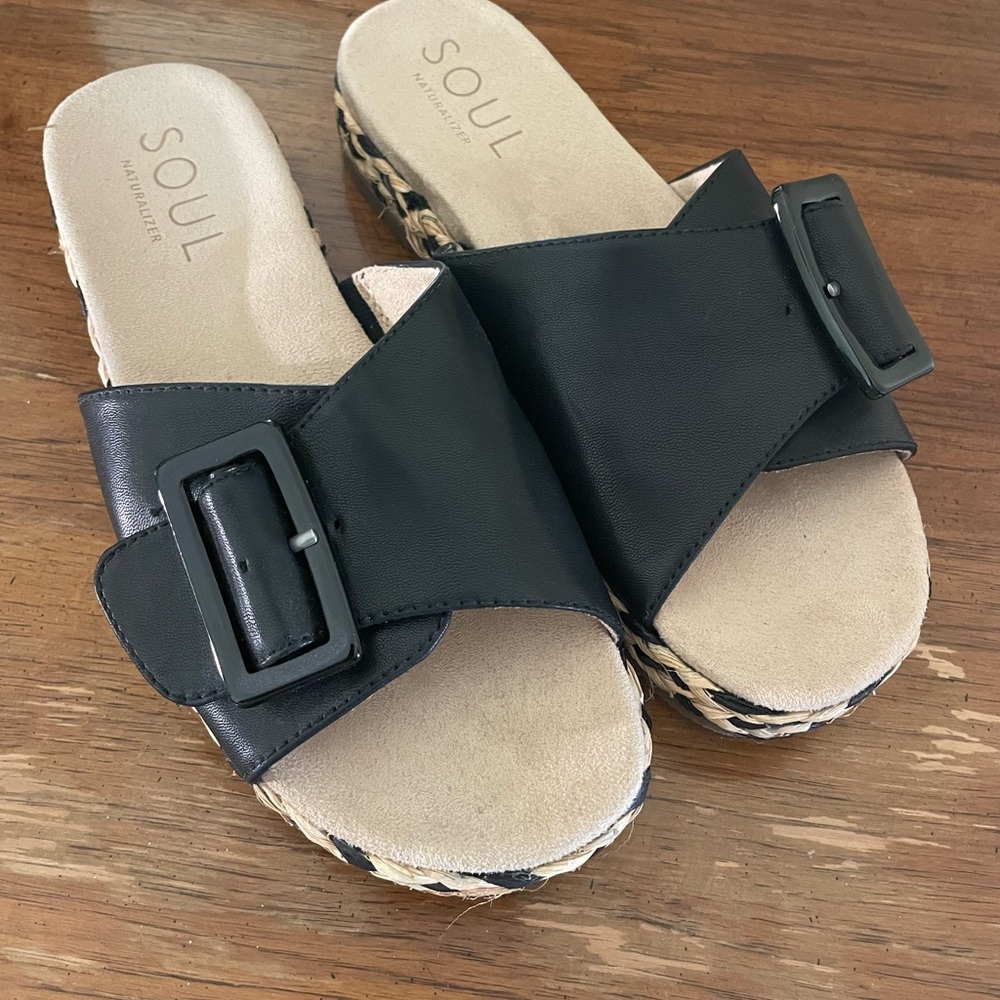 SOUL Naturalizer Black Sandals with Ergonomic Footbed